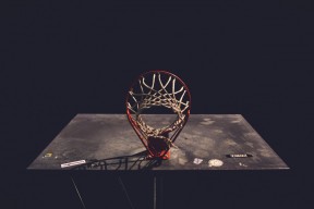 u球体育APP-全锦赛季后赛对决在即！罗马演练定位球，密尔沃基雄鹿密集防守应对